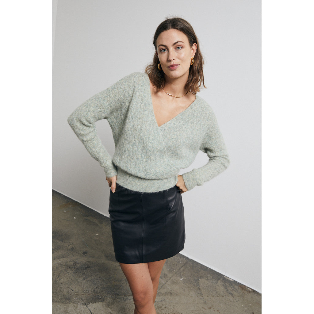 Stephanie Nederdel, Sort