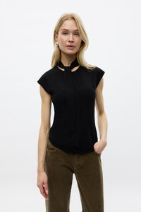 Nella top, Sort