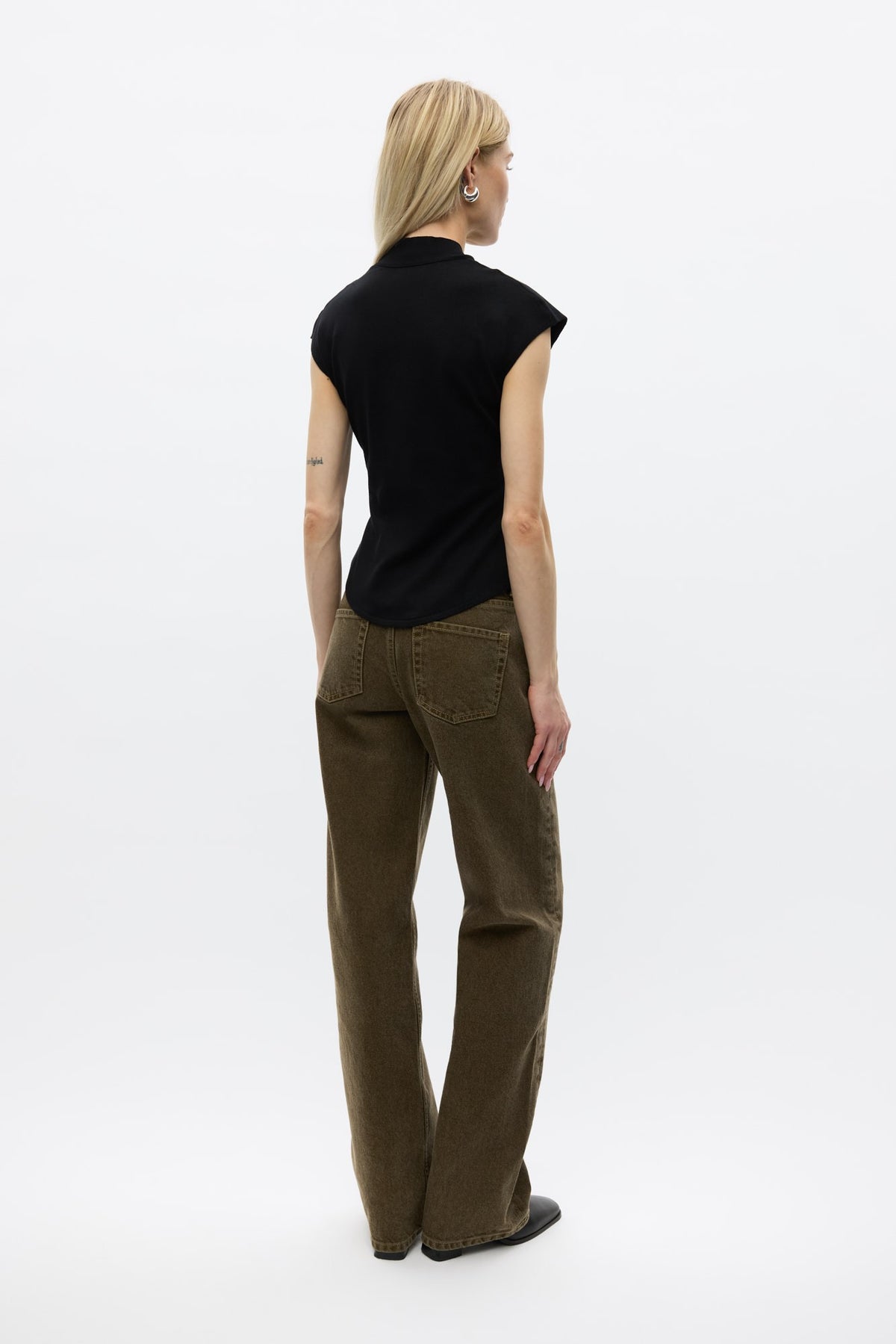 Nella top, Sort