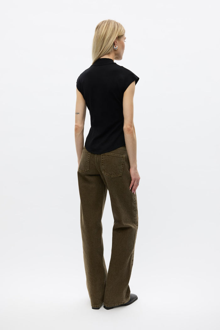 Nella top, Sort