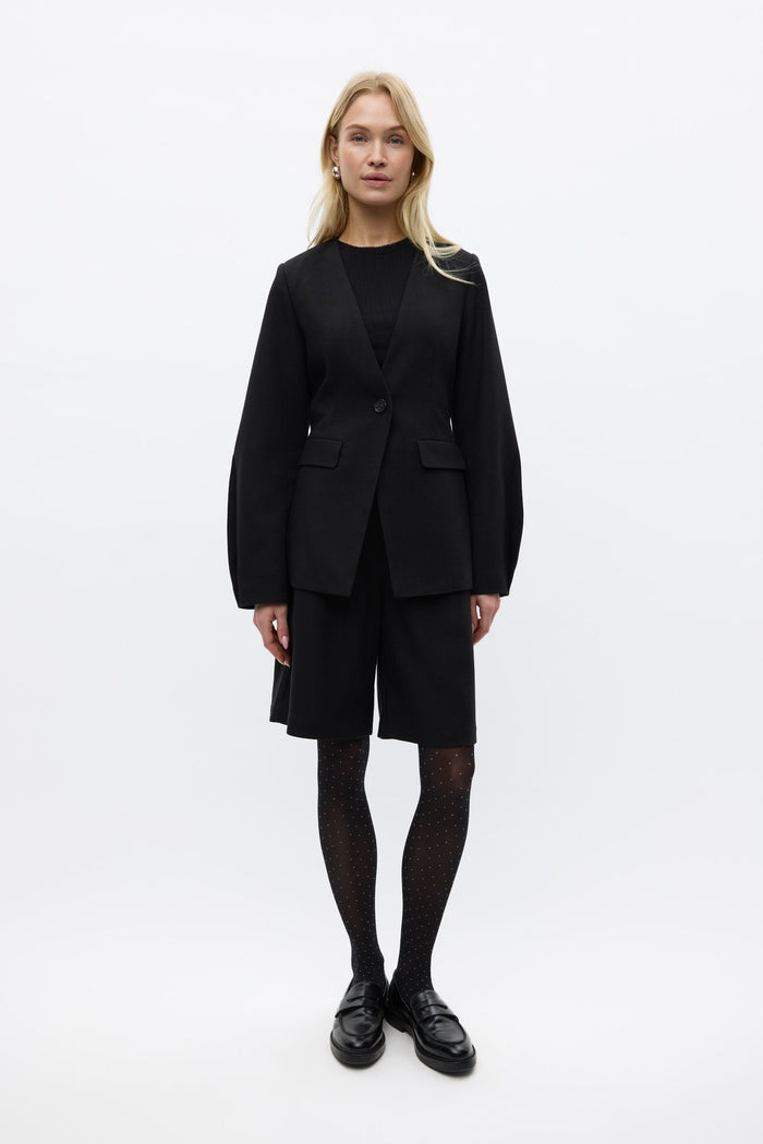 Raye Blazer, Sort