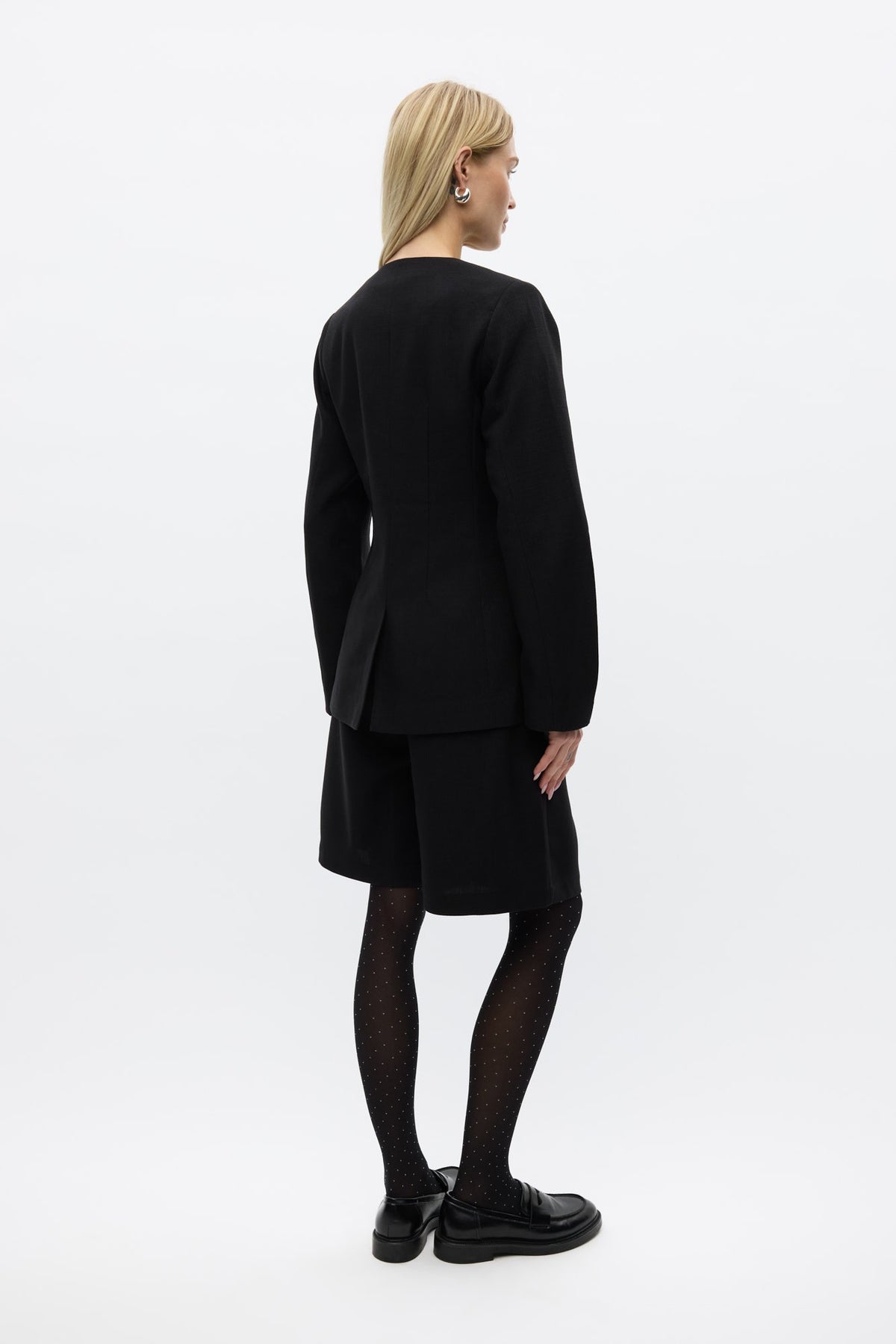 Raye Blazer, Sort