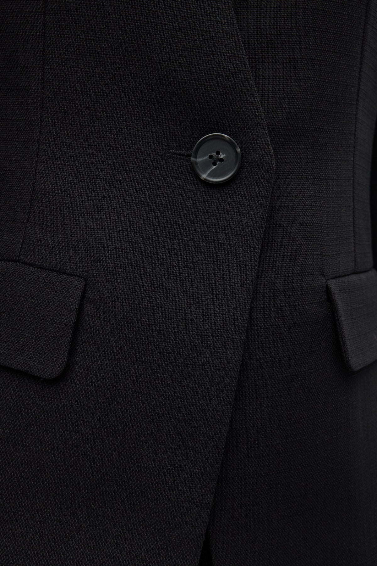 Raye Blazer, Sort
