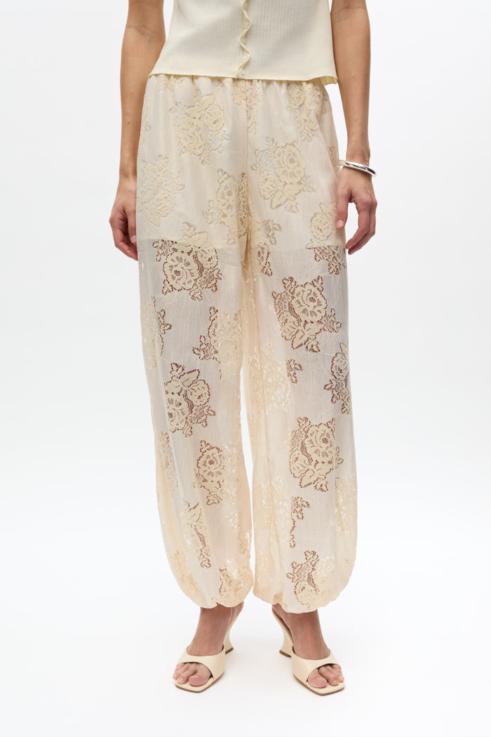 Berba Bukser, Gardenia